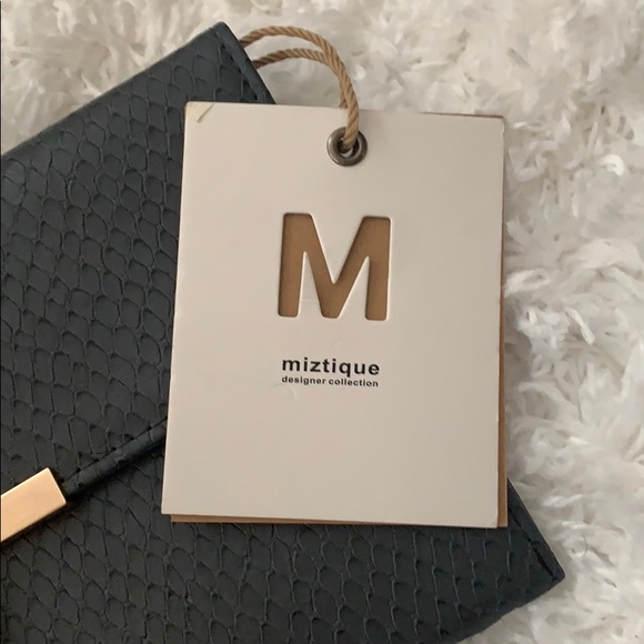 *SOLD* Miztique Clutch - Picture 3 of 6